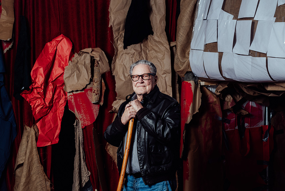 Robert Whitman, cutting-edge performance artist, dies at 88